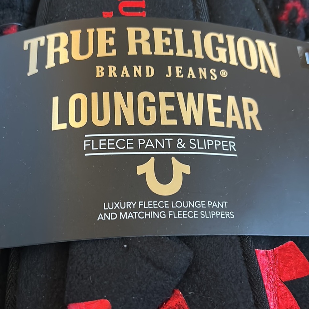 NWT True Religion Men’s 2 Pc Set Loungewear Pants & Slippers Black red - Picture 2 of 5